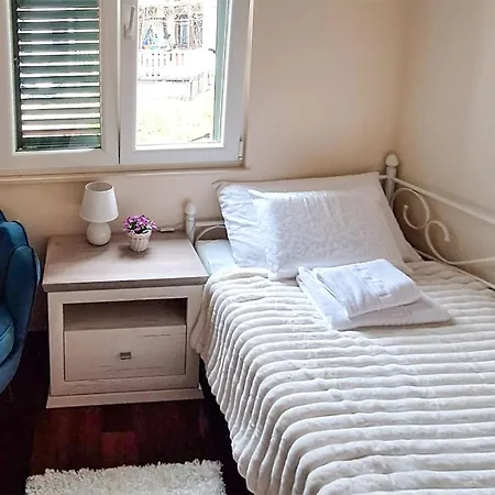 Awesome In Kastel Kambelovac Apartament *