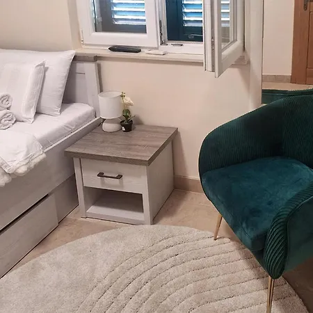 Awesome In Kastel Kambelovac Apartament Kaštela
