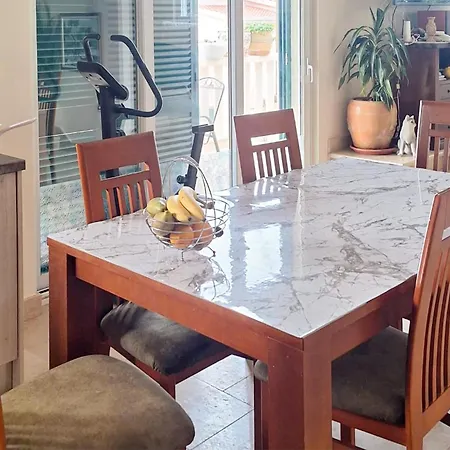 Awesome In Kastel Kambelovac Apartament *