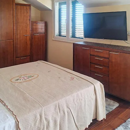 Awesome In Kastel Kambelovac Apartament