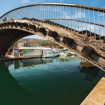 Apartament Awesome In Kastel Kambelovac